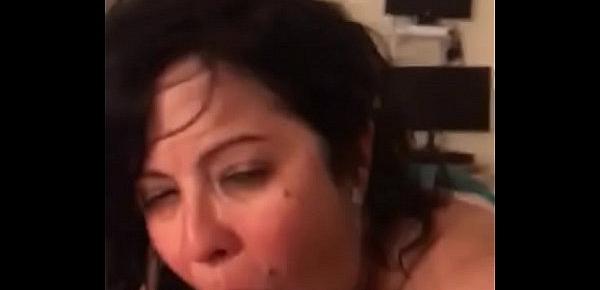  Ampi cubana madura mamadora de pinga de Regla de la calle Cespedes la habana pegándole los tarros al marido
